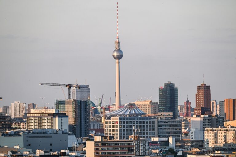 Runder Tisch Wohnen am 26. Februar 2026 zum Thema Umnutzung von Büroflächen in Wohnraum